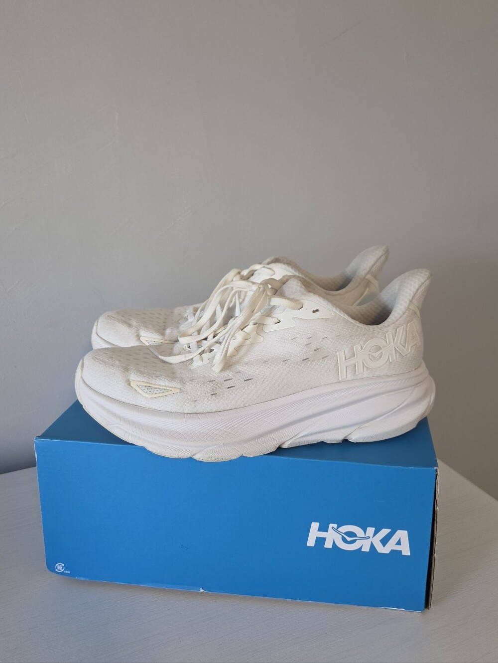 Womens Hoka Clifton 9 White Sneakers Size 8